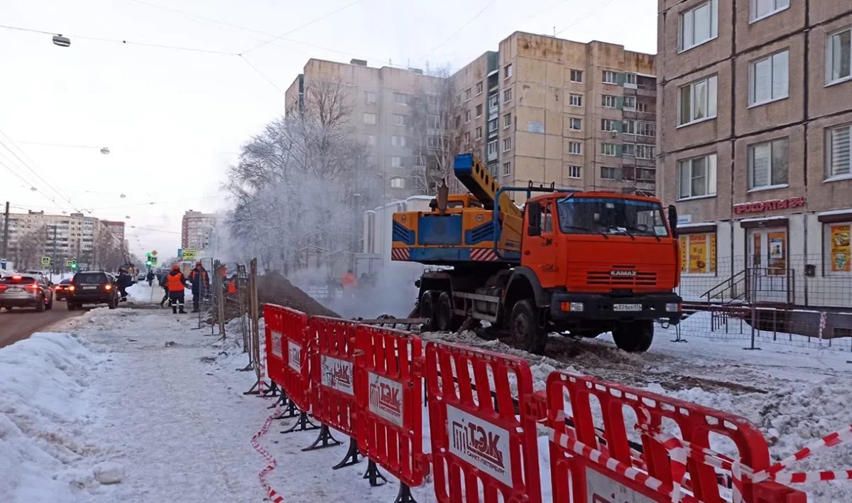 Завершился ремонт теплосети на улице Есенина - tvspb.ru