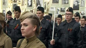 Бессмертная память: в двух районах Петербурга состоялись шествия ко Дню Победы