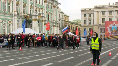 В Петербурге прошли сразу два массовых забега, один из них посвятили 9 мая