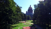 В Александровском саду появилась «Аллея поколений»