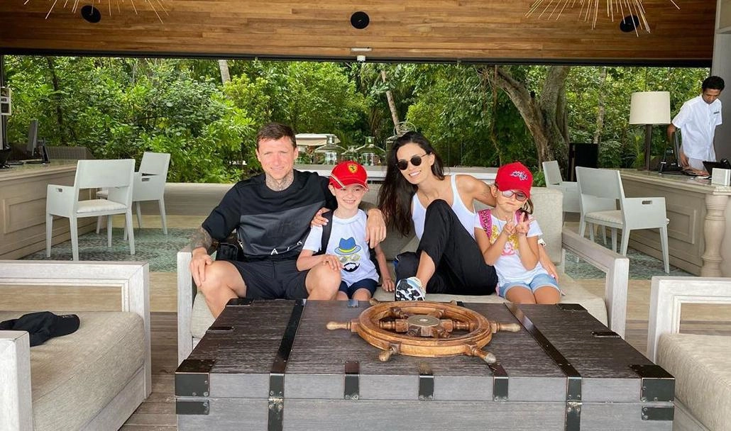 Жена Павла Мамаева показала фото футболиста с детьми на отдыхе - tvspb.ru