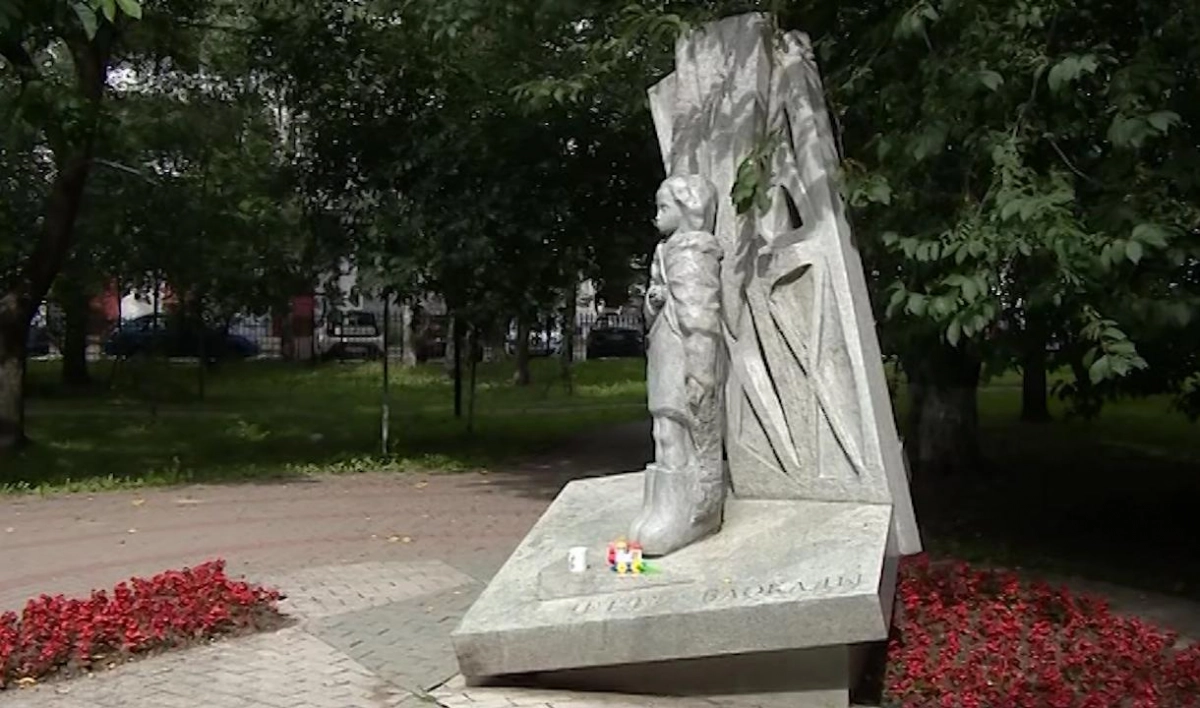 Сквер, где установлен памятник детям блокады, приведут в порядок - tvspb.ru