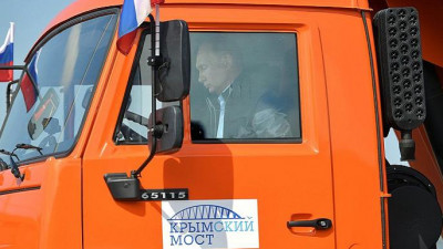 Песков рассказал о водительских правах Путина