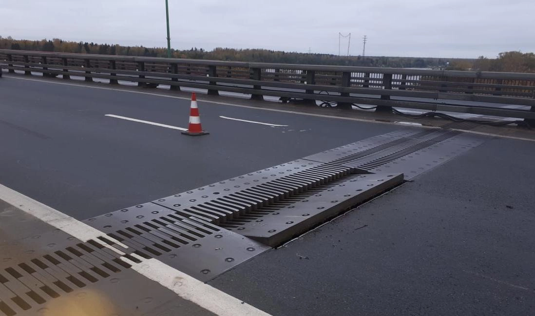 На Ладожском мосту сломалась часть деформационного шва - tvspb.ru