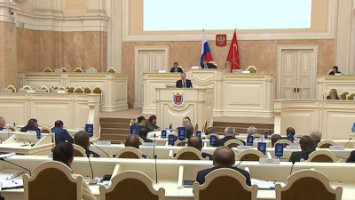 Экономика, социальная сфера, транспорт. Ключевые моменты выступления Александра Беглова в ЗакСе