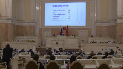 Депутаты ЗакСа рассмотрят закон о парковках в петербургских дворах