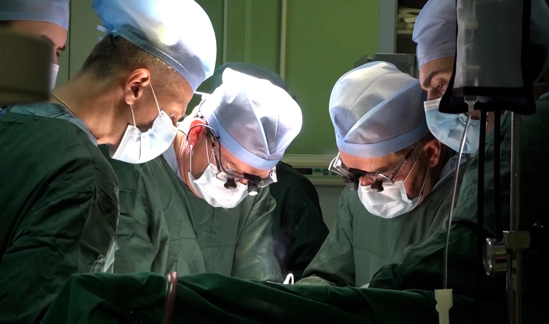 После пересадки печени. Первая трансплантация печени. Трансплантация печени у детей. Трансплантация печени операция.