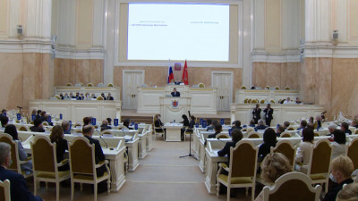 ЗакС скорректирует бюджет и согласует вице-губернатора