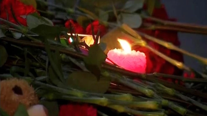 Петербуржцы зажгут свечи на Дворцовой в память о погибших в авиакатастрофе в Египте - tvspb.ru