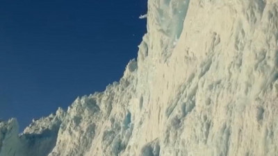 Айсберг размером с Петербург откололся от Антарктиды