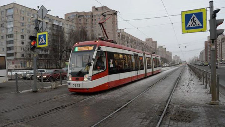 Новые трамваи вышли на маршрут № 100 - tvspb.ru