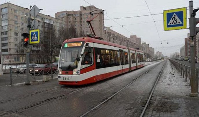 На проспекте Испытателей трамваи вернулись на прежние маршруты - tvspb.ru