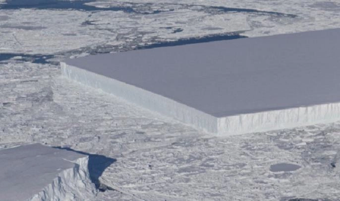 NASA обнаружило айсберг прямоугольной формы - tvspb.ru