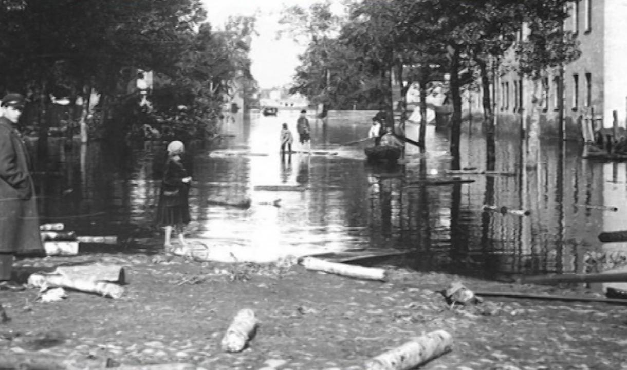 Последнее наводнение в петербурге. Наводнение в Санкт-Петербурге 1924. Наводнение в Питере 1924. Наводнение в Ленинграде 1924. 30 Августа 1703 первое наводнение Петербург.