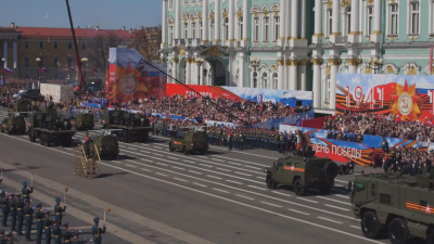 Парад Победы в Петербурге с высоты птичьего полета