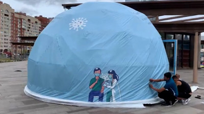 В парке 300-летия установили шатер для вакцинации от COVID-19