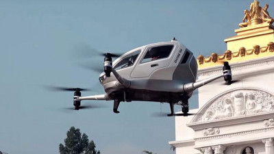 В Китае прошел первый полет дрона-такси с пассажиром на борту
