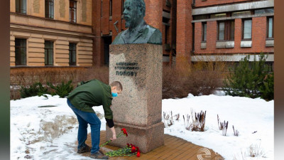 Студенты и преподаватели ЛЭТИ отметили день рождения Александра Попова