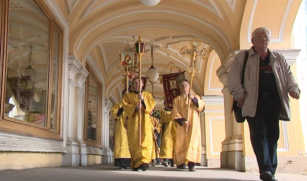 В Петербурге прошел крестный ход в честь преподобного Серафима Вырицкого |  Телеканал Санкт-Петербург