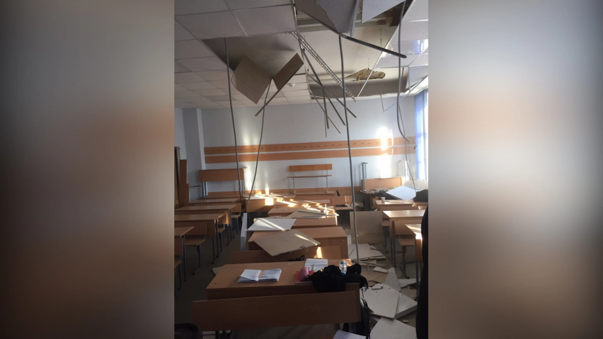 Очевидцы: В Политехе обвалился потолок, пострадал студент - tvspb.ru