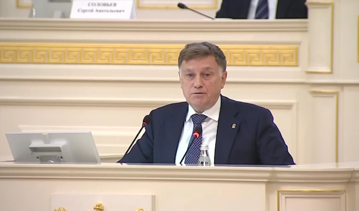 Вячеслав Макаров опубликовал статью об этапах развития парламентаризма в Петербурге - tvspb.ru