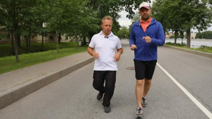 О джазе, опере и спорте — на бегу с солистом Мариинского театра Владимиром Целебровским