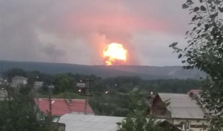 33 человека пострадали при взрывах на военном складе под Ачинском - tvspb.ru