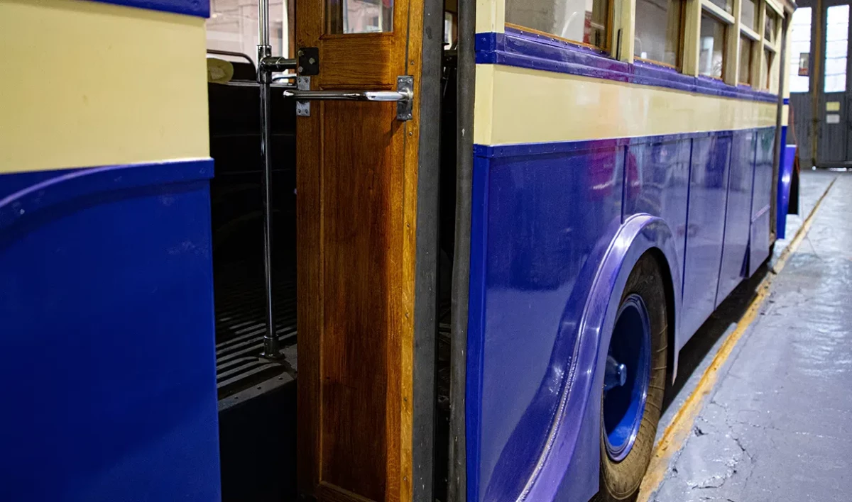 В музее городского электрического транспорта появился раритетный троллейбус - tvspb.ru