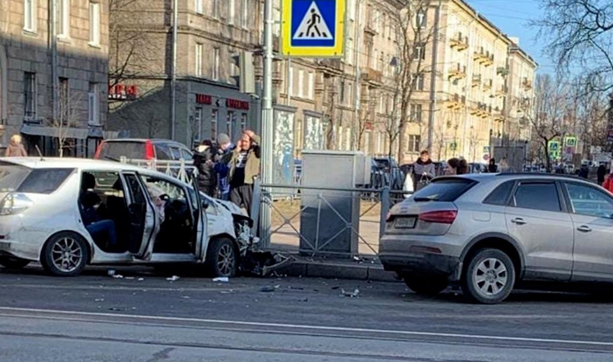 Покажи аварию в питере. Авария на Савушкина сегодня в СПБ.