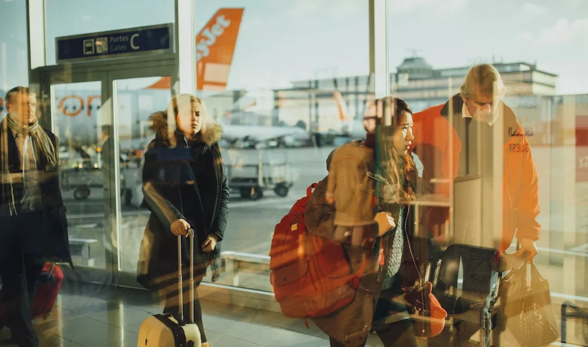 Вирусолог: Пустившиеся в путешествия в нерабочие дни россияне могут завезти в страну новые штаммы COVID - tvspb.ru