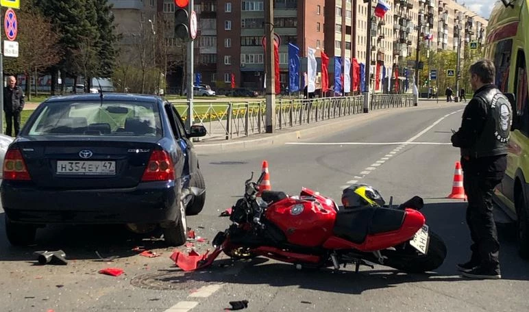 Мотоциклист из «Колпинских хулиганов» получил тяжелые травмы в ДТП на улице Братьев Радченко - tvspb.ru