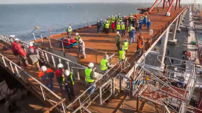 Строительство автомобильной части Крымского моста завершено на две трети