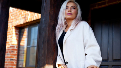 Российская виолончелистка выпустила альбом, посвященный пострадавшим от COVID