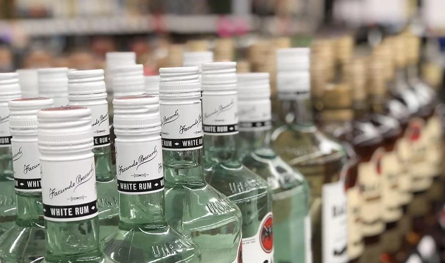 Из магазина на Загребском бульваре изъяли более 1300 литров алкоголя - tvspb.ru