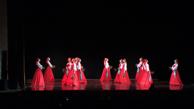 В Петербурге выступил легендарный ансамбль «Березка»