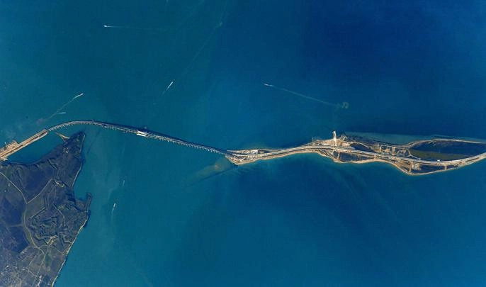 Российский космонавт показал фото Крымского моста, сделанные с борта МКС - tvspb.ru