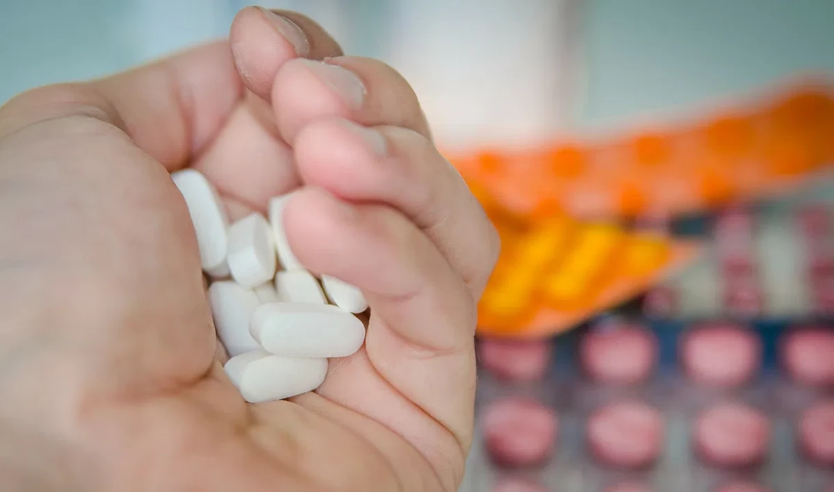 Врач предупредил, что самолечение при коронавирусе смертельно опасно - tvspb.ru