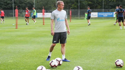 Анюков проводит свой первый матч в качестве тренера «Зенита»