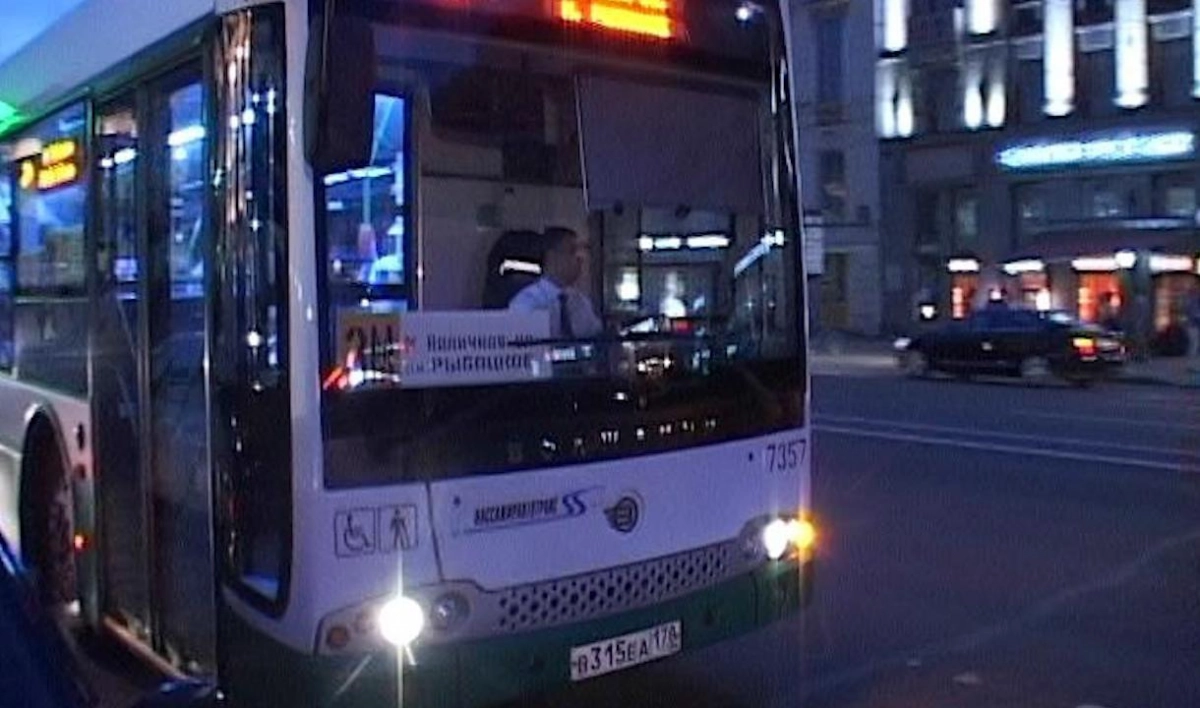 Первые ночные автобусы выйдут на улицы в Пасху - tvspb.ru