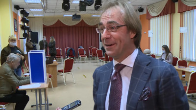 Фабио Мастранджело и Дарья Юргенс проголосовали на выборах на избирательных участках Петербурга