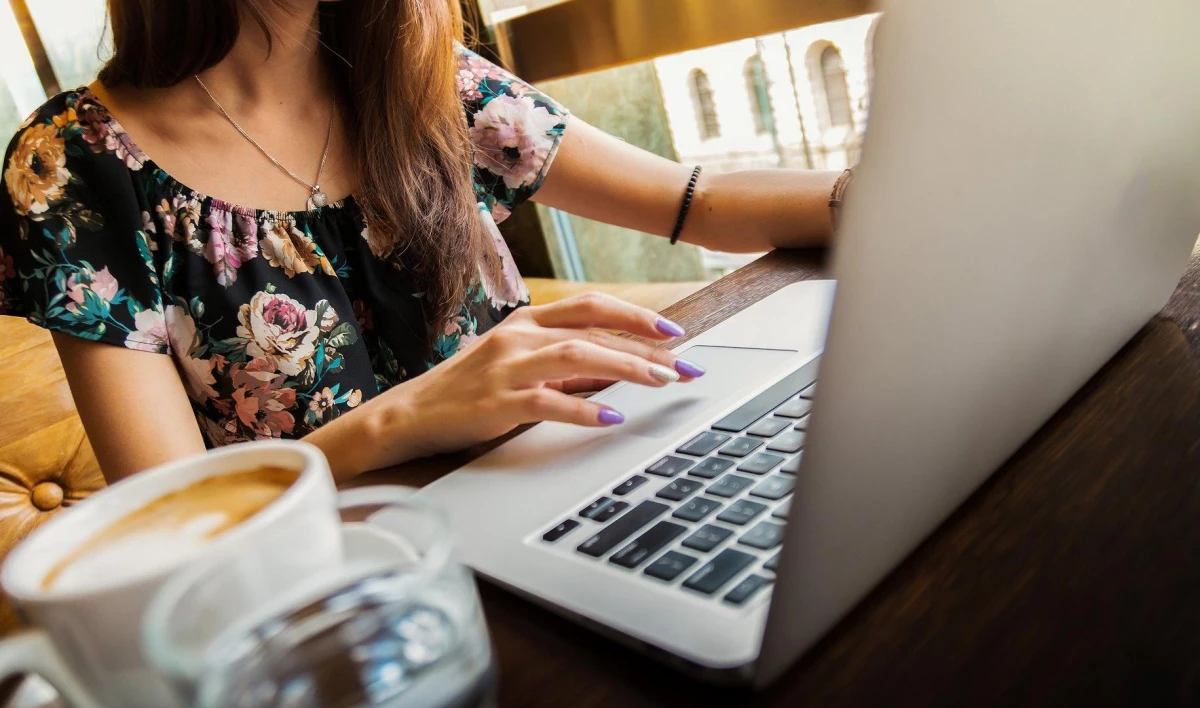 «Больше никогда в эту историю не полезу»: Экс-сотрудница штаба Навального рассказала о своей работе - tvspb.ru