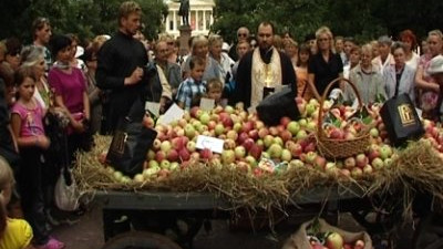 Сезонный спрос на яблоки. Интернет пытается разоблачить iPhone8 до релиза