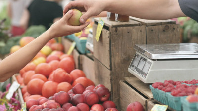 На прилавках Петербурга значительно увеличат количество товаров из Белоруссии