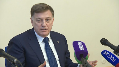 Макаров поручил изучить вопрос о возможности увеличить время продажи алкоголя