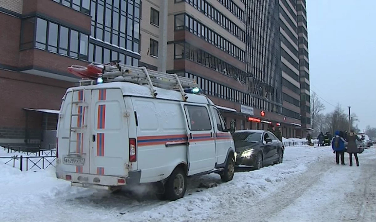 На место взрыва баллона на улице Репищева выехали представители Следственного комитета - tvspb.ru