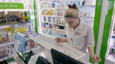 Несетевым аптекам разрешили продавать лекарства онлайн
