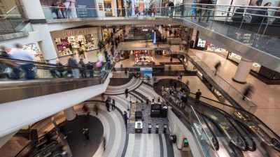 В торговых центрах Петербурга стало меньше посетителей