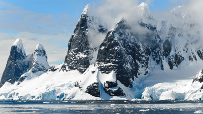 Ученые рассказали, почему российская Арктика тает быстрее американской