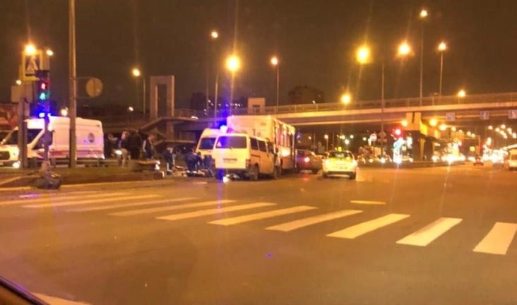 Водитель серьезно пострадал в ДТП на Витебском - tvspb.ru