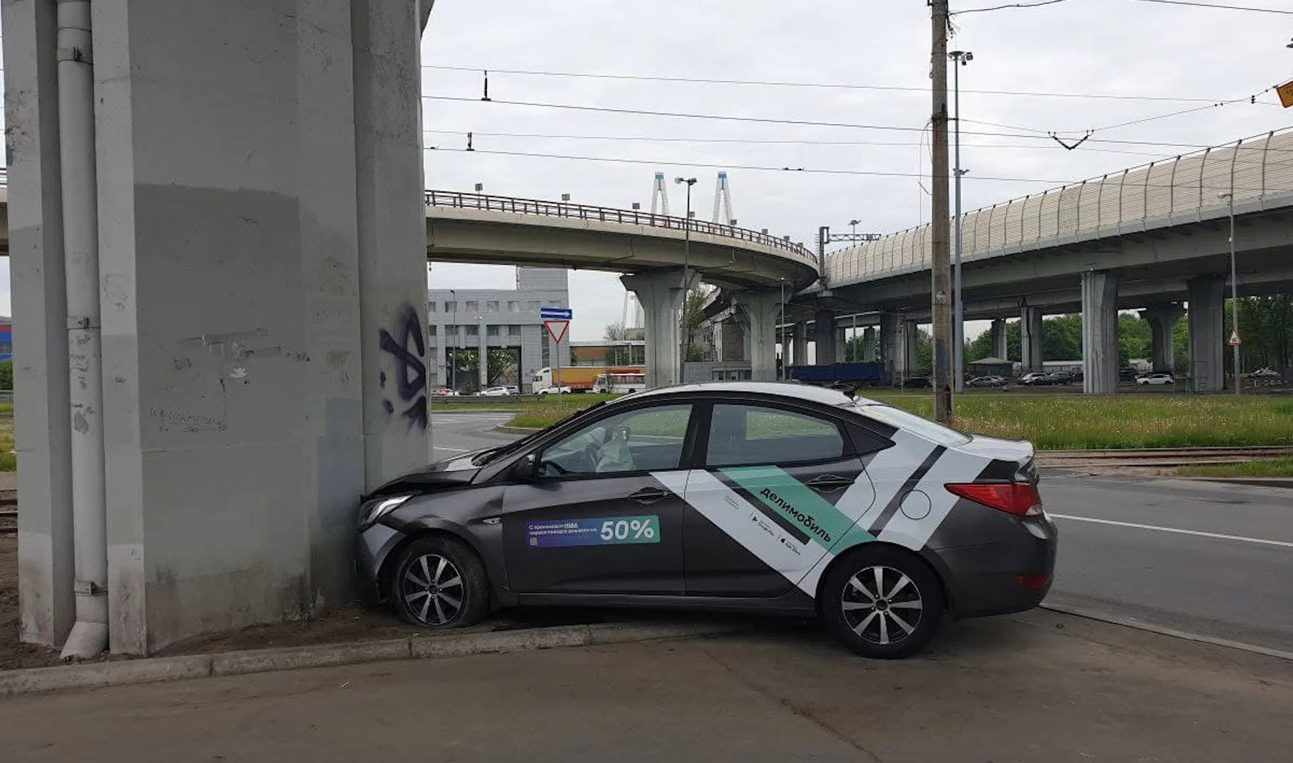 Попал в дтп на каршеринге делимобиль